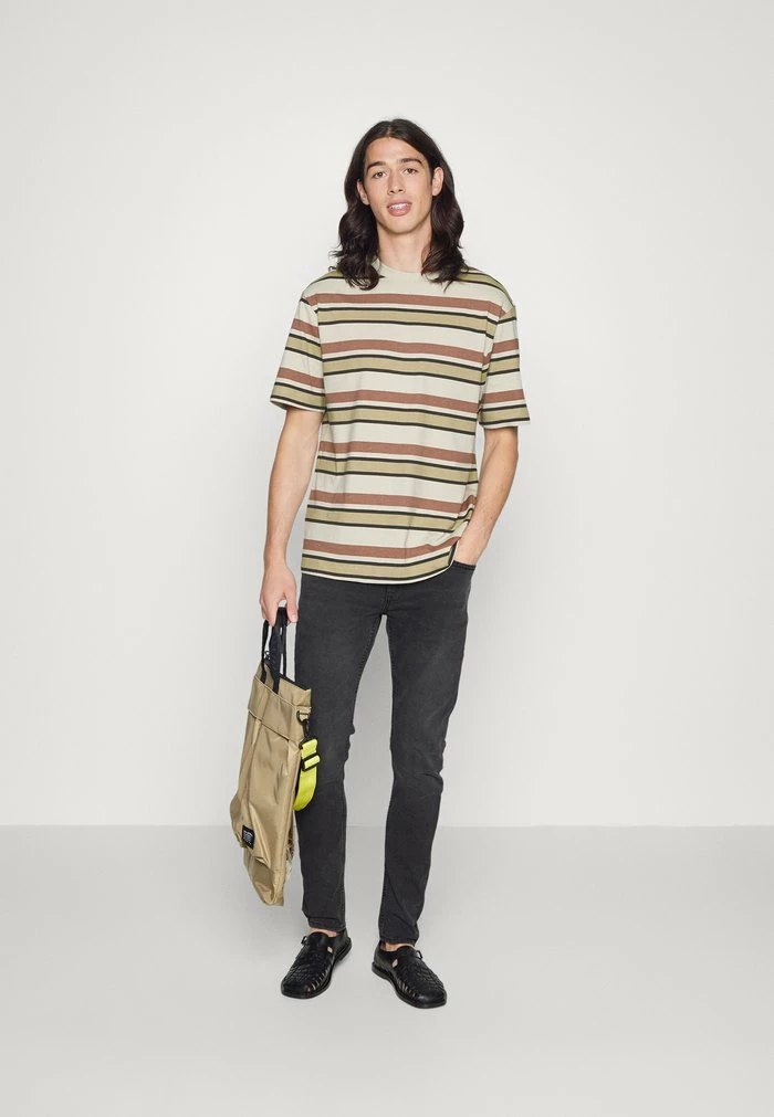 Only & Sons ONSFRED PRINTED STRIPE TEE - Print T-shirt - Silver 4 Only & Sons ONSFRED PRINTED STRIPE TEE - Print T-shirt - Silver - Image 2