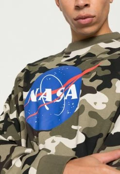 Only & Sons ONSNASA RELAX CREW NECK - Sweatshirt - Olive Night -Only & Sons shop 18f573e0e39844ff94e6ceb83b956d47