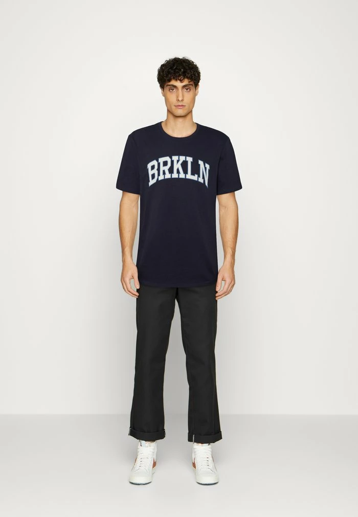 Only & Sons ONSIAN - Print T-shirt - Dark Navy 4 Only & Sons ONSIAN - Print T-shirt - Dark Navy - Image 2