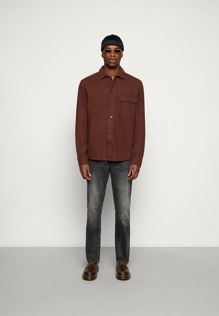 Only & Sons ONSTOM LIFE SLUB SOLID - Shirt - Shaved Chocolate 4 Only & Sons ONSTOM LIFE SLUB SOLID - Shirt - Shaved Chocolate - Image 2