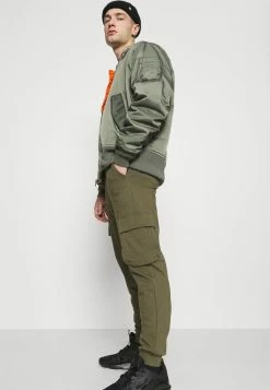 Only & Sons ONSKIAN KENDRICK PANT - Tracksuit Bottoms - Olive Night -Only & Sons shop 42d92db6c985432c940e17fce518b04b