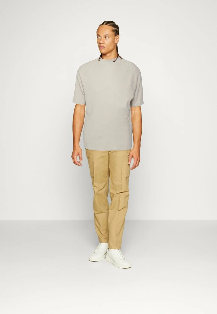 Only & Sons ONSKEITH WAFFLE MOCK TEE - Basic T-shirt - Silver Lining 4 Only & Sons ONSKEITH WAFFLE MOCK TEE - Basic T-shirt - Silver Lining - Image 2