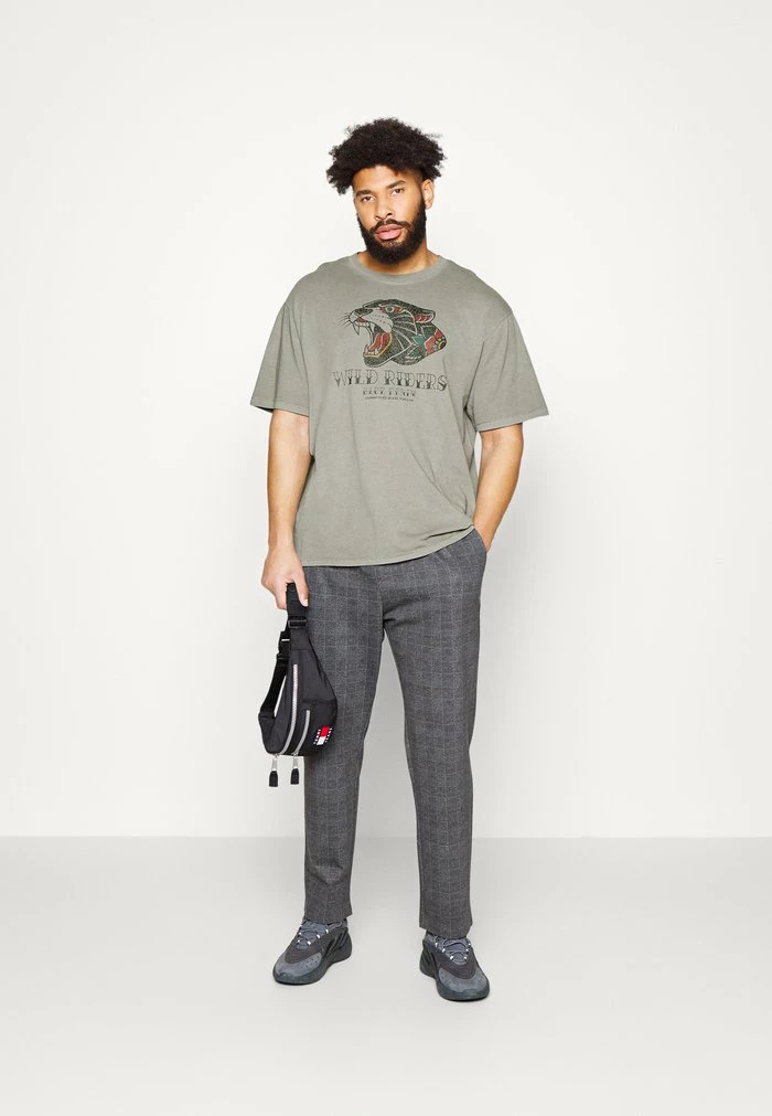 Only & Sons ONSFRED SCHOOL - Print T-shirt - Silver 4 Only & Sons ONSFRED SCHOOL - Print T-shirt - Silver - Image 2