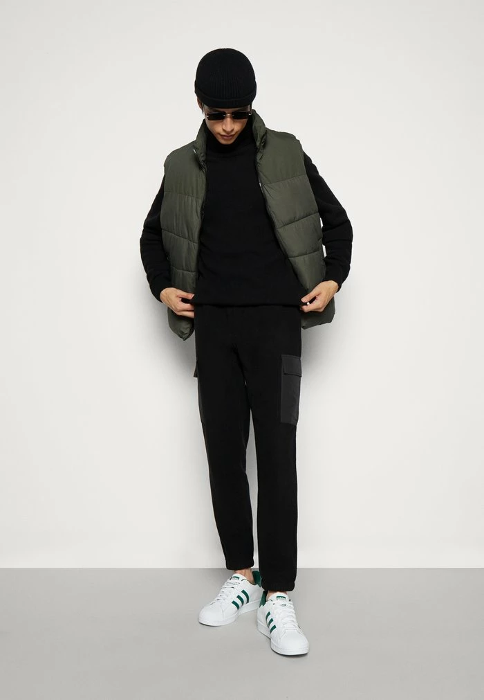 Only & Sons ONSNIKOLAI REGULAR PANTS - Cargo Trousers - Black 6 Only & Sons ONSNIKOLAI REGULAR PANTS - Cargo Trousers - Black - Image 4