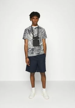 Only & Sons ONSGEORGE TEE - Print T-shirt - Dark Navy 9 Only & Sons ONSGEORGE TEE - Print T-shirt - Dark Navy -Only & Sons shop 98c46ccf718c4ed291f6f2c4f60c6a51