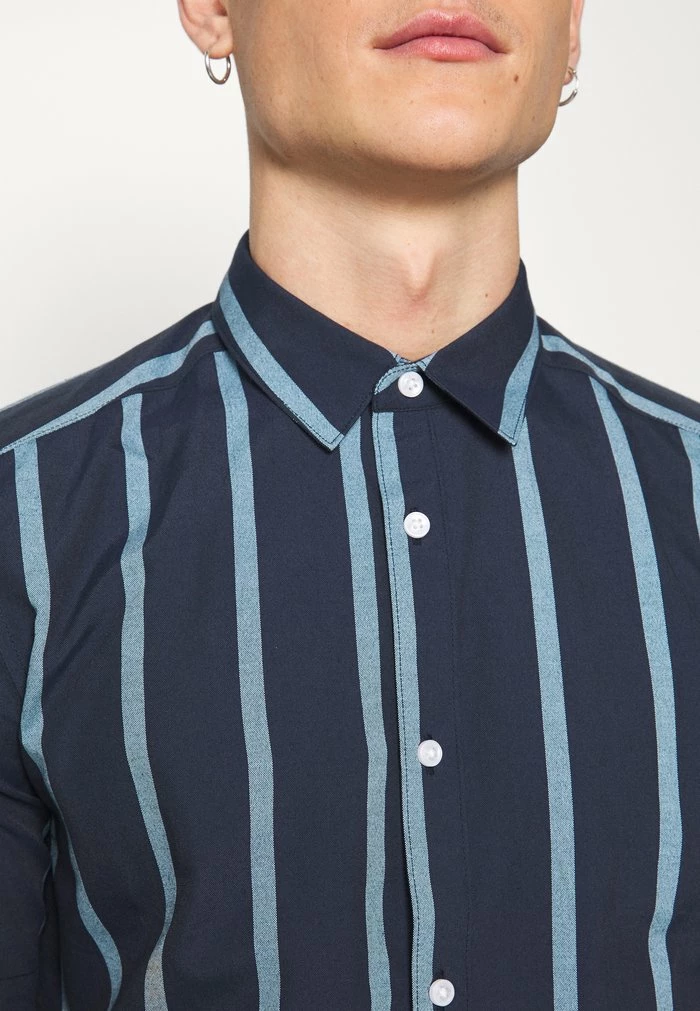 Only & Sons ONSTRAVIS LIFE STRIPED - Shirt - Dark Navy 8 Only & Sons ONSTRAVIS LIFE STRIPED - Shirt - Dark Navy - Image 6