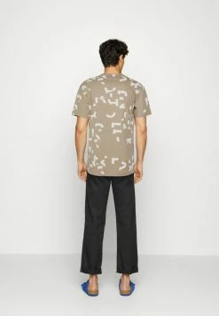 Only & Sons ONSJAKE LETTER TEE - Print T-shirt - Chinchilla 9 Only & Sons ONSJAKE LETTER TEE - Print T-shirt - Chinchilla -Only & Sons shop 99873548d70a461a8dd7d2662180dd67