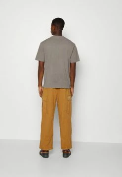 Only & Sons ONSFRED OLD SCHOOL - Print T-shirt - Silver Lining -Only & Sons shop a09efb6a303e466d89c7b6215187446b