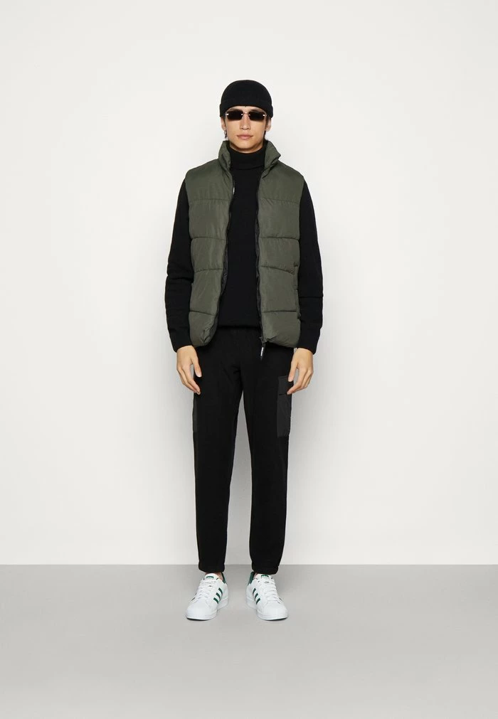 Only & Sons ONSNIKOLAI REGULAR PANTS - Cargo Trousers - Black 4 Only & Sons ONSNIKOLAI REGULAR PANTS - Cargo Trousers - Black - Image 2