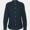 Only & Sons ONSCAIDEN STRIPE - Shirt - Dark Navy 1 Only & Sons ONSCAIDEN STRIPE - Shirt - Dark Navy -Only & Sons shop f28e9f7f8f6d476fa53ee8d628309912